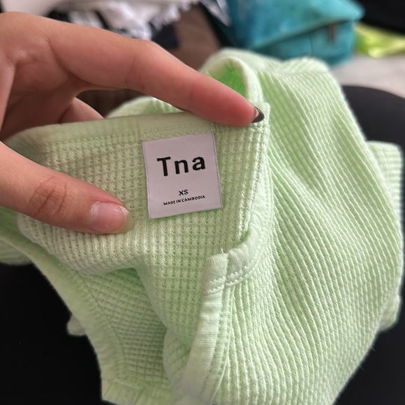 Aritzia TNA Waffle Notch T-Shirt - Picture 4 of 4